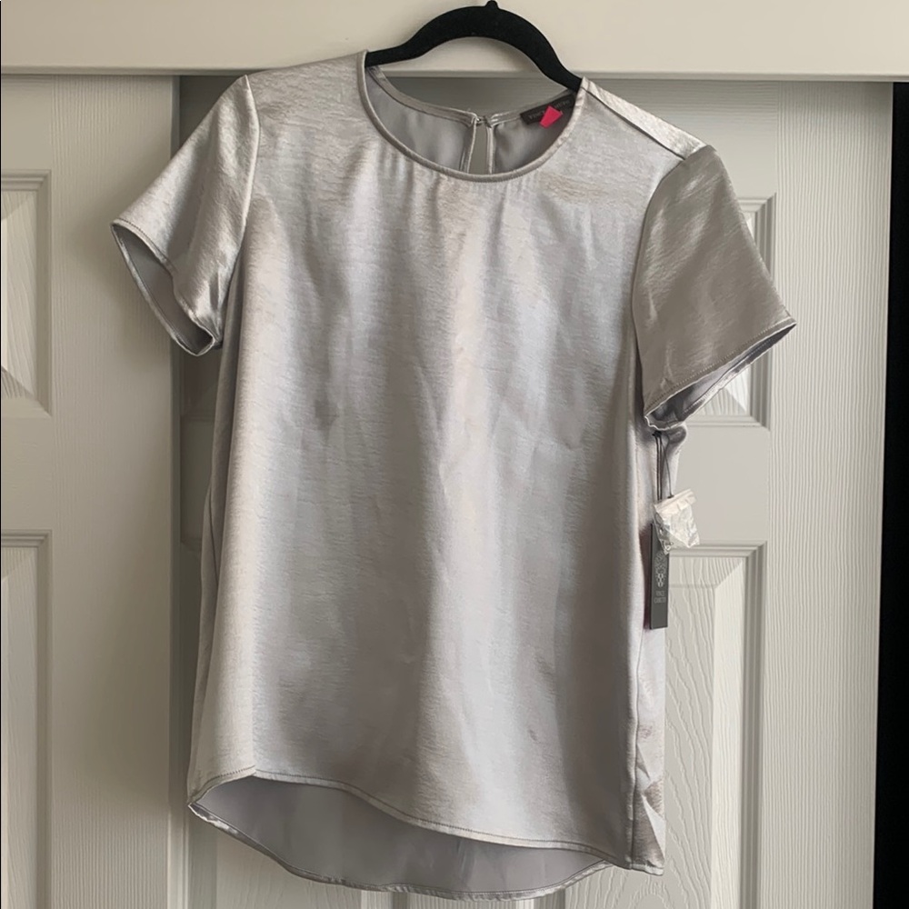 Vince Camuto Silver Short Sleeve Tee